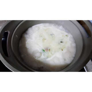[풀무원] 사골곰탕국밥 황태해장국밥 — 5점을 준 리뷰어가 2018년 6월 올린 사용 사진