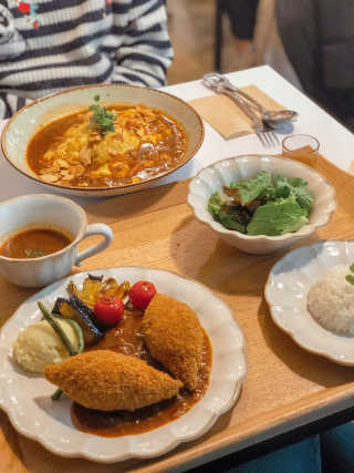 [에그썸] 토네이도 or 마그마 오믈렛 1+ 토르돈가스 1 — 5점을 준 리뷰어가 2018년 11월 올린 사용 사진