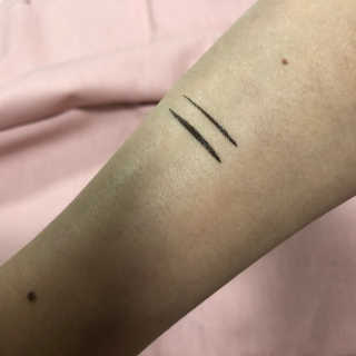 밀키드레스 바비메이크 펜 아이라이너 — 5점을 준 리뷰어가 2018년 9월 올린 사용 사진