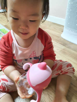 유비맘 트라이탄 코니빨대컵_컬러 랜덤 발송 — 5점을 준 리뷰어가 2020년 1월 올린 사용 사진