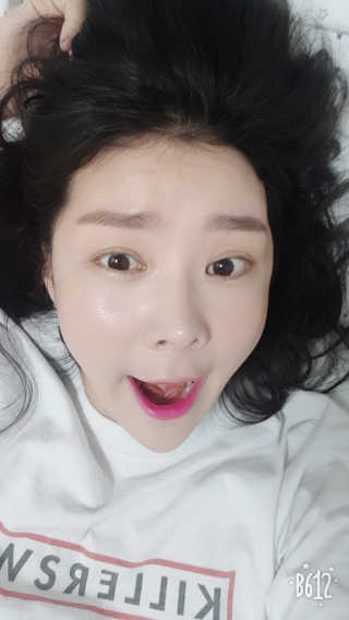 지고트 로맨틱 키스 립스틱 — 5점을 준 리뷰어가 2019년 2월 올린 사용 사진