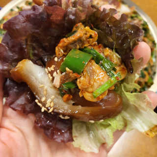[동네맛집족발] 4개 족발 중 택1 — 5점을 준 리뷰어가 2019년 11월 올린 사용 사진
