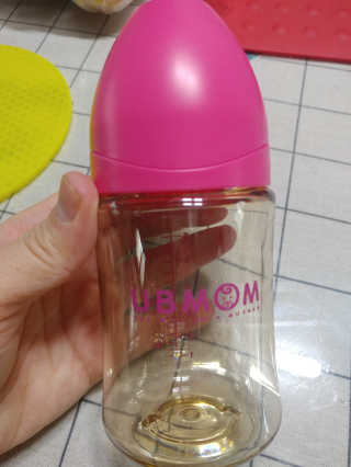 유비맘 PPSU 젖병 노꼭지_200ml_컬러 랜덤 발송 — 4점을 준 리뷰어가 2020년 1월 올린 사용 사진