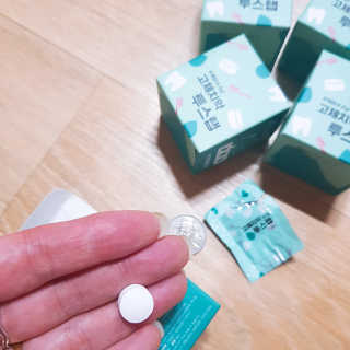 솔테라피 씹는 고체치약 투스탭 스파클레몬 6정 x 5박스 — 2.5점을 준 리뷰어가 2019년 6월 올린 사용 사진
