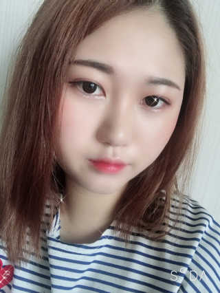 [블랙루즈] 펄블리 아이 글리터 4종 중 택 1 — 5점을 준 리뷰어가 2019년 8월 올린 사용 사진