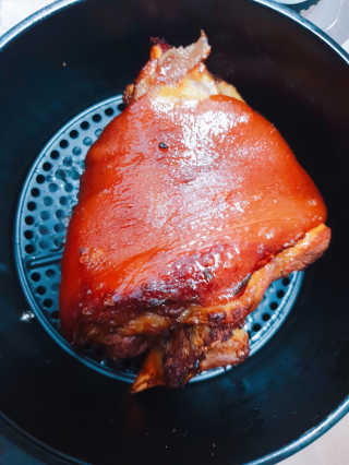 행복먹거리공작소 맥족. 맥주에 빠진 족발 550g + 마늘소스 70g — 4.5점을 준 리뷰어가 2020년 2월 올린 사용 사진