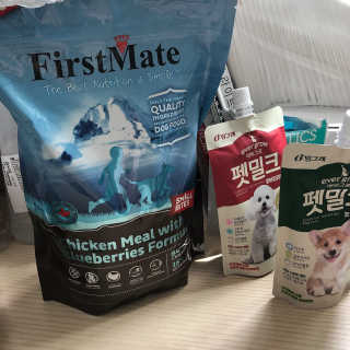 [펫토리아] 퍼스트메이트 강아지 사료 — 4점을 준 리뷰어가 2019년 3월 올린 사용 사진