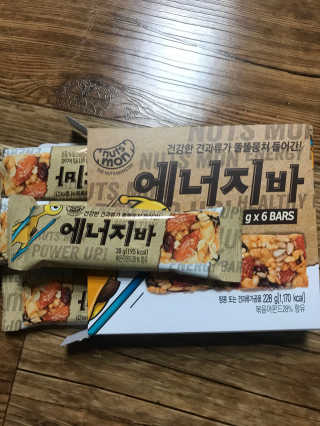 견과가 똘똘 뭉쳐들어간 넛츠몬 에너지바 1BOX 6개입 — 5점을 준 리뷰어가 2018년 1월 올린 사용 사진
