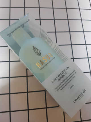 셀리본 하수오 내츄럴 프리벤션 탈모관리 샴푸 300ml — 5점을 준 리뷰어가 2019년 11월 올린 사용 사진