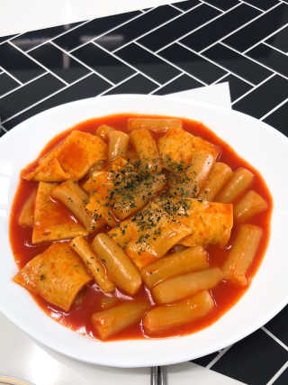 홍대미미네국물떡볶이 [홍대미미네]오리지널 국물 떡볶이4팩 + 라면사리 — 5점을 준 리뷰어가 2019년 4월 올린 사용 사진
