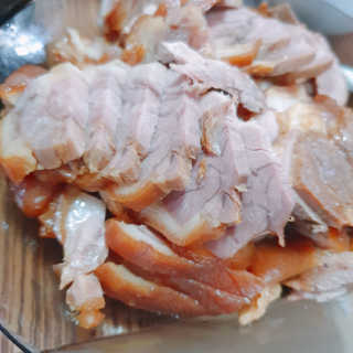 행복먹거리공작소 맥족. 맥주에 빠진 족발 550g + 마늘소스 70g — 5점을 준 리뷰어가 2020년 2월 올린 사용 사진