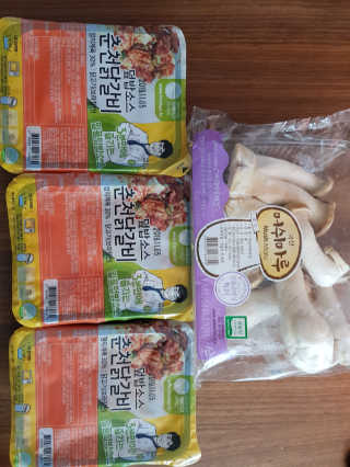 뜰아채유통 춘천닭갈비덮밥소스와 머쉬마루 버섯 — 5점을 준 리뷰어가 2018년 12월 올린 사용 사진