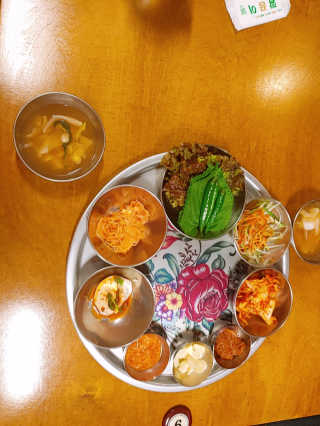 [동네맛집족발] 4개 족발 중 택1 — 5점을 준 리뷰어가 2020년 1월 올린 사용 사진