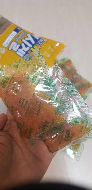 쨍하고 해뜰집 재사용 가능한 로하스 인증 지시겔 제습제 25g 20개입 — 4.5점을 준 리뷰어가 2019년 9월 올린 사용 사진