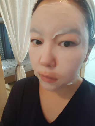 한천수 펩타이드 마스크팩 5종 10매 구성 — 4.67점을 준 리뷰어가 2017년 9월 올린 사용 사진