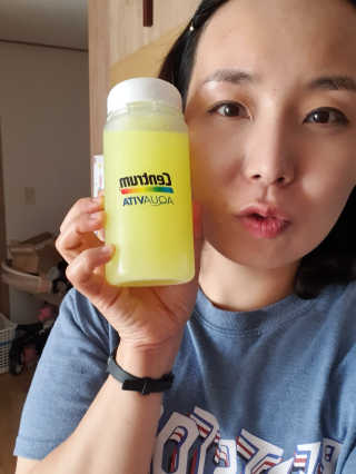 센트룸 아쿠아비타 레몬향, 딸기향 — 5점을 준 리뷰어가 2019년 8월 올린 사용 사진