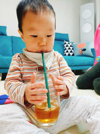순수 생과일 착즙주스 돈시몬 오렌지 백포도 2종 — 5점을 준 리뷰어가 2018년 10월 올린 사용 사진