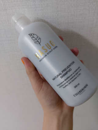셀리본 하수오 내츄럴 프리벤션 탈모관리 샴푸 300ml — 5점을 준 리뷰어가 2019년 11월 올린 사용 사진