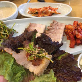 청국장과 보리밥 [청국장과보리밥] 두루치기 쌈정식or수육정식 中 택 1 — 5점을 준 리뷰어가 2018년 12월 올린 사용 사진