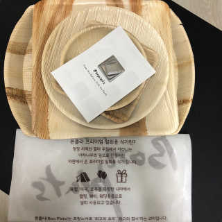 본플라 친환경 야자나무잎 접시 — 4.67점을 준 리뷰어가 2018년 8월 올린 사용 사진