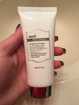 소프트 에어리 UV 에센스 SPF 50 PA ++++ — 5점을 준 리뷰어가 2018년 12월 올린 사용 사진