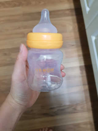 유비맘 신생아젖병 120ml 트리플팩_ 젖꼭지 포함 — 4점을 준 리뷰어가 2020년 2월 올린 사용 사진