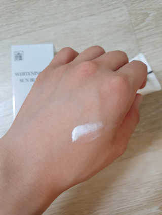 지고트 화이트닝 유브이 썬블럭 크림 70ml,1+1 — 5점을 준 리뷰어가 2019년 8월 올린 사용 사진