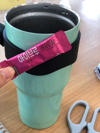 한국맥널티 아이브루 헤이즐넛향 100T — 5점을 준 리뷰어가 2019년 11월 올린 사용 사진