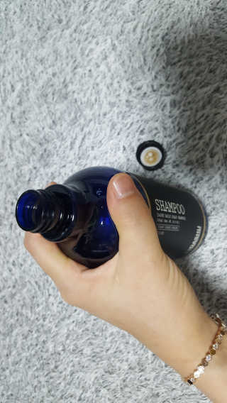 다슈코리아 다슈 데일리 한방 두피 골드 샴푸 500ml — 3.67점을 준 리뷰어가 2017년 5월 올린 사용 사진