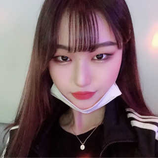 [블랙루즈] 펄블리 아이 글리터 2종 — 5점을 준 리뷰어가 2019년 1월 올린 사용 사진