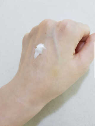 스카이밀크 SKYMILK 당나귀밀크 크림 — 4점을 준 리뷰어가 2019년 12월 올린 사용 사진