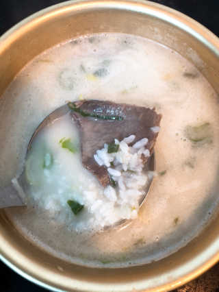 [풀무원] 사골곰탕국밥 황태해장국밥 — 5점을 준 리뷰어가 2018년 6월 올린 사용 사진