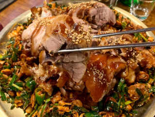 [동네맛집족발] 4개 족발 중 택1 — 5점을 준 리뷰어가 2020년 2월 올린 사용 사진