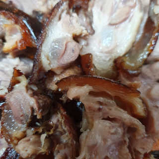 행복먹거리공작소 맥족. 맥주에 빠진 족발 550g + 마늘소스 70g — 4.5점을 준 리뷰어가 2020년 2월 올린 사용 사진