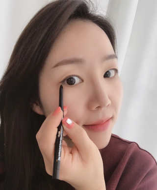 우드버리 엑스트라아시아 오토 아이라이너 — 4점을 준 리뷰어가 2019년 3월 올린 사용 사진