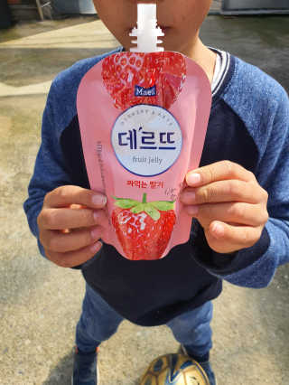 데르뜨 떠먹는 과일 3종, 짜먹는 과일 2종 총 10개 체험 — 5점을 준 리뷰어가 2020년 3월 올린 사용 사진