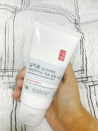일리윤 세라마이드 아토 집중 크림 — 5점을 준 리뷰어가 2017년 10월 올린 사용 사진
