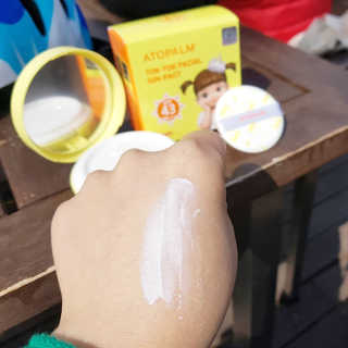 아토팜 톡톡 페이셜 선팩트 SPF43 PA+++ — 4.33점을 준 리뷰어가 2018년 4월 올린 사용 사진