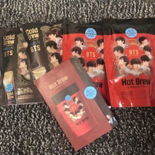 한국야쿠르트 콜드브루, 핫브루 액상스틱 BTS 일러스트 — 5점을 준 리뷰어가 2018년 11월 올린 사용 사진