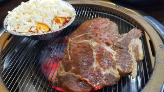 [두툼갈비] 두툼갈비 2인분 + 매콤치즈버섯 set — 4.5점을 준 리뷰어가 2018년 9월 올린 사용 사진