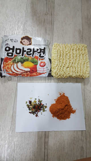 라면 그대로가 제일 맛있는 더엄마라면 — 5점을 준 리뷰어가 2019년 9월 올린 사용 사진
