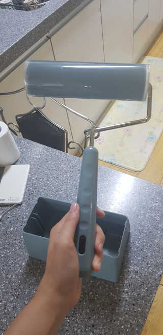 물로 씻어 쓰는 반영구 롤크리너 핸디 모노톤 에디션 — 4점을 준 리뷰어가 2019년 8월 올린 사용 사진