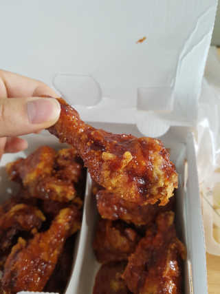 [치킨마루]-  빠사칸레드 + 콜라 500ml — 3.5점을 준 리뷰어가 2019년 5월 올린 사용 사진