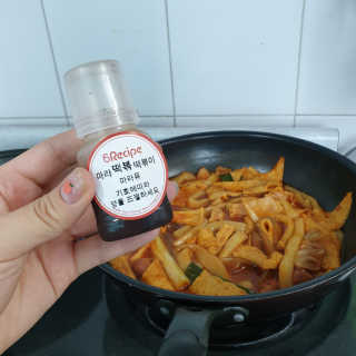식스레시피 마라떡볶이 쿠킹박스 2인분 — 5점을 준 리뷰어가 2019년 7월 올린 사용 사진