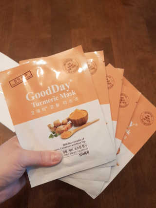 GoodDay Skincare GoodDay 강황 마스크 — 5점을 준 리뷰어가 2020년 2월 올린 사용 사진