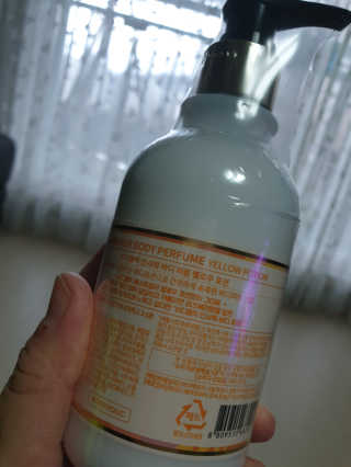 바디홀릭 인샤워 바디퍼퓸 옐로우포션 250ML — 5점을 준 리뷰어가 2019년 4월 올린 사용 사진