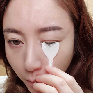 파워아이래쉬 인텐시브 세럼 스트롱 속눈썹영양제 — 5점을 준 리뷰어가 2020년 2월 올린 사용 사진