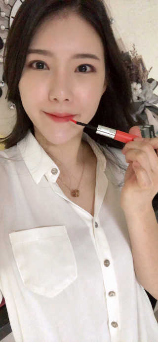 Honey Trap 허니트랩 터치프루프 립 컬러 — 5점을 준 리뷰어가 2018년 4월 올린 사용 사진