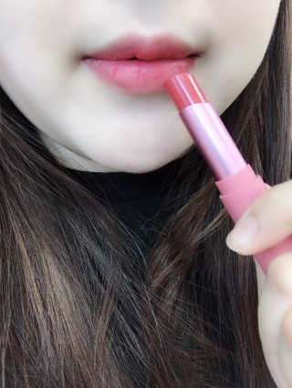 [블랙루즈] 로즈 벨벳 립스틱 택1+랜덤1 — 4점을 준 리뷰어가 2019년 1월 올린 사용 사진