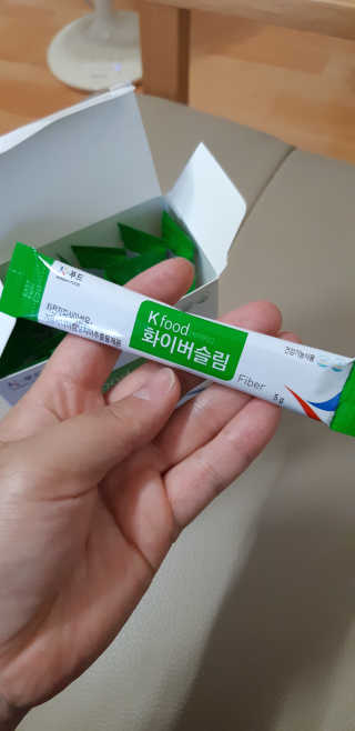 두루원 똥기사의 Kfood 화이버슬림 — 2.33점을 준 리뷰어가 2018년 7월 올린 사용 사진